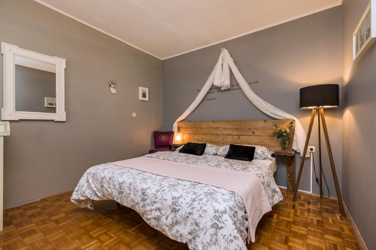 Alaburic Rooms & Apartment Mali Lošinj Eksteriør bilde